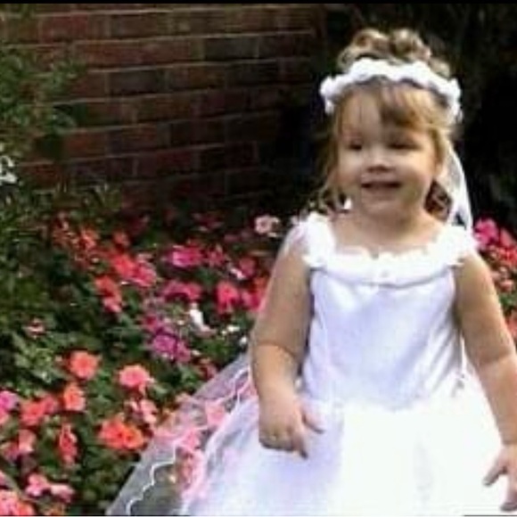 🟢 3 for $15 - FLOWER GIRL White chiffon dress with crinolines. Size 5T - Picture 2 of 8